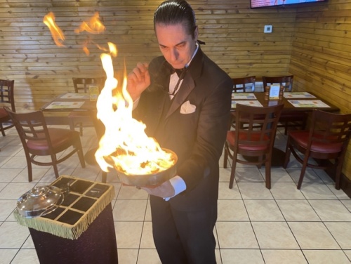 Tim Dietz performs magic for diners on weekends at Rock N Grill. (Brian Rash/Community Impact Newspaper)