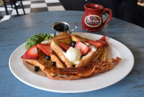 The Puffy Muffin offers both savory and sweet breakfast options, including French Toast ($12) served with berries and bacon, sausage or ham. (Photos courtesy The Puffy Muffin)
