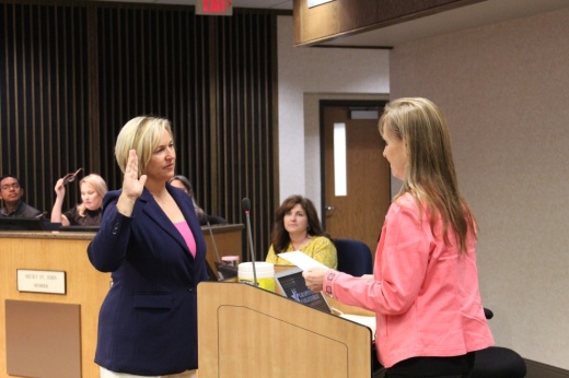 Shannon Braun raises her hand while taking the oath of office