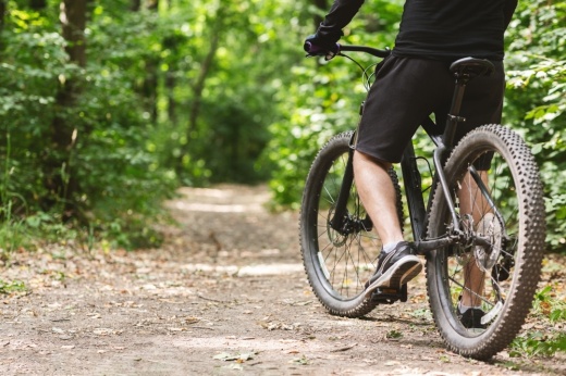 A Brentwood nonprofit is looking to secure funding to design a new mountain-bike trail in Smith Park. (Courtesy Pexels)