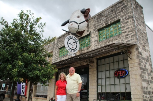 Jenny and Warren Smith own the Texan Cafe. (Megan Cardona/Community Impact Newspaper)