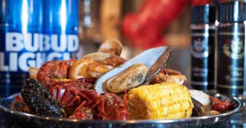 The restaurant will offer Asian-style Cajun seafood and full bar service. (Courtesy Happy Crab)