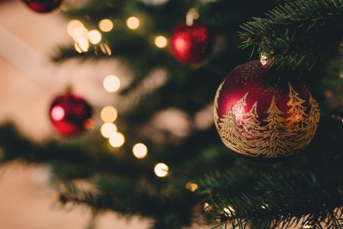 Holiday Decor 4 Us sells seasonal holiday decorations year-round. (Courtesy Pexels)