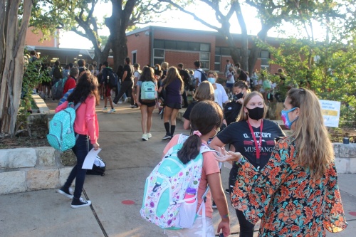 Students at O. Henry Middle School in Austin head in for their first day of school Aug. 17. (Ben Thompson/Community Impact Newspaper)
