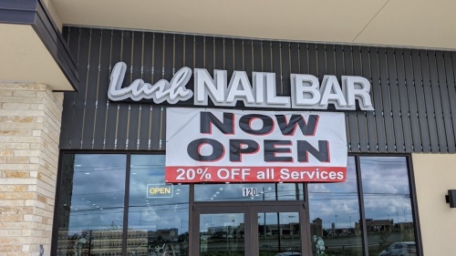 Lush Nail Bar offers beauty services, including manicures, pedicures and eyebrow waxing. (Carson Ganong/Community Impact Newspaper)