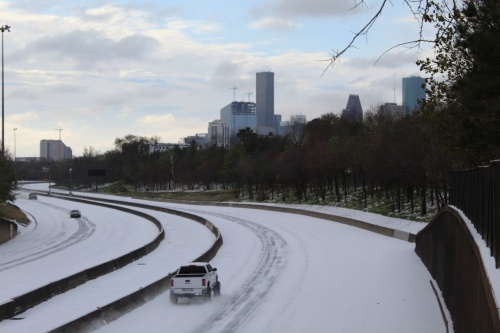 Snow covers I-45 in Houston during Winter Storm Uri in February. (Shawn Arrajj/Community Impact Newspaper)