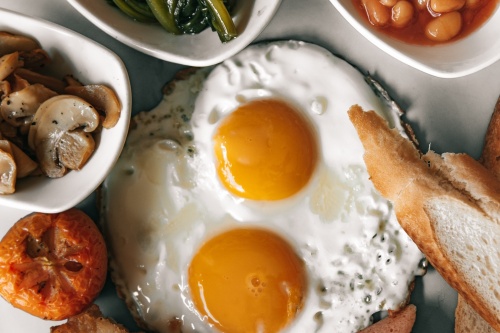 The breakfast and lunch restaurant has a variety of eggs, pancakes, sandwiches, salads and soups available as well as an extensive drink menu. (Courtesy Pexels)