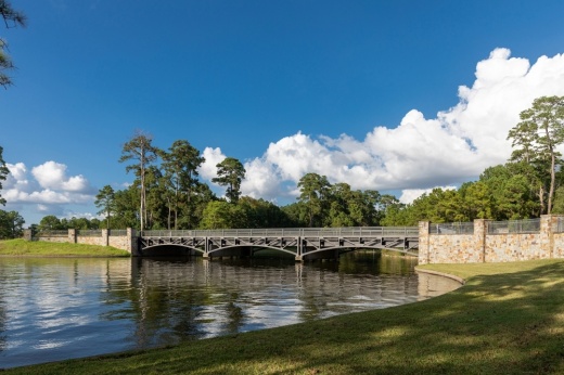 A bridge connects the East Shore community to Aria Isle. (Courtesy The Howard Hughes Corp.)