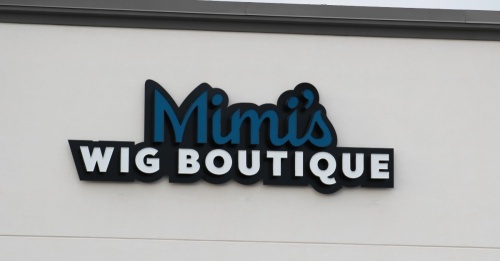 Mimi's Wig Boutique sign.