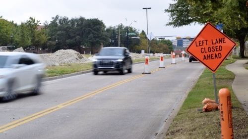 Legacy Drive is restricted to two lanes until late 2022 as new lanes are built. (Matt Payne/Community Impact Newspaper)