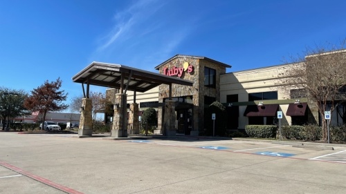 Luby’s Restaurant and Fuddruckers located at 11023 Shadow Creek Parkway, Pearland, both closed in early February. (Andy Yanez/Community Impact Newspaper)