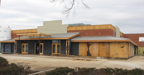 Ford's Garage plans to open a restaurant in the building formerly occupied by Razzoo's Cajun Cafe. (William C. Wadsack/Community Impact Newspaper)