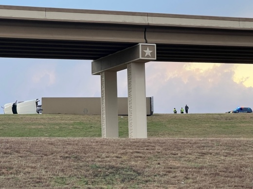 A semi truck overturned at Hwy. 79 and SH 130 in Hutto. (Joe Warner/Community Impact Newspaper)