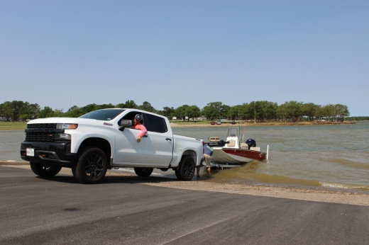 Photo of a pickup truck pulling a boat out of a lake
