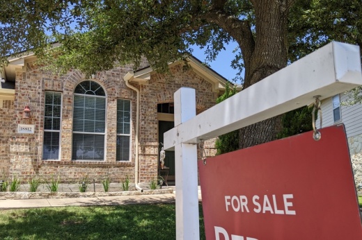 Along with rising apartment prices in the U.S., the median price of homes also rose this year due to inflation, coming in at an average of $450,00. When looking at the housing market in Texas, the median price hovered at around $350,000. (Carson Ganoong/Community Impact Newspaper)