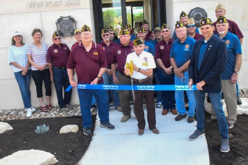 Veteran Shorty Barnett leads a ribbon-cutting for the new Patriots' Hall Meeting House. (Courtesy Patriots' Hall of Dripping Springs)