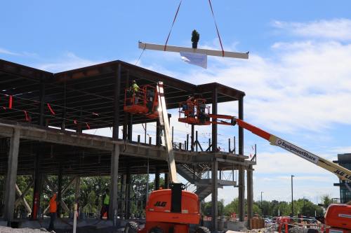 People across Rutherford County gathered to celebrate as the final beam was placed at the top of the new Ascension Saint Thomas Rutherford Westlawn Hospital. (Alana Thomas/ Community Impact Newspaper) 