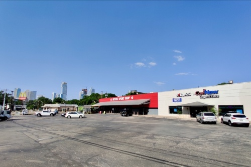 Developer Endeavor Real Estate Group is seeking to redevelop 517 S. Lamar Blvd. with commercial space and several hundred housing units. (Ben Thompson/Community Impact Newspaper)