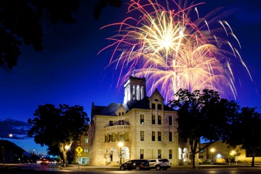 Fireworks return again to Landa Park this July 4. (Courtesy New Braunfels Convention & Visitors Bureau)