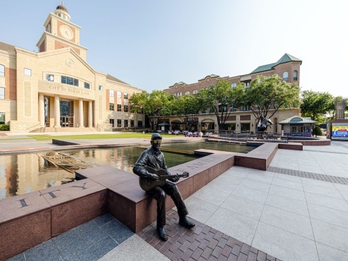 Sugar Land Town Square has been recognized as a Great Public Space by the Texas Chapter of the American Planning Association. (Courtesy Sugar Land Town Square)