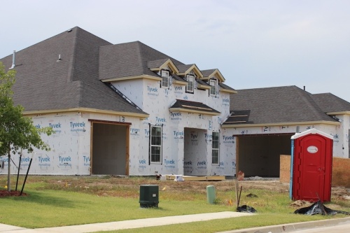 Housing prices continue to increase along with interest rates. (Samantha Douty/ Community Impact)