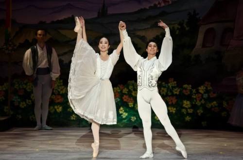 Argenis Montalvo, principal dancer for the National Dance Company of Mexico, will lead a three-day intensive ballet master class at Art and Dance Studio in San Antonio. (Courtesy Art and Dance Studio/Argenis Montalvo)