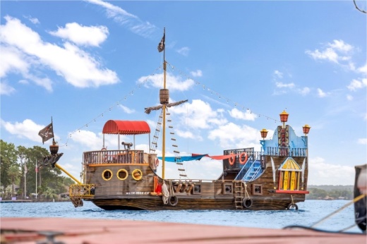 The pirate ship attraction performs on Lake Conroe. (Courtesy Jolly Pirate Ship)