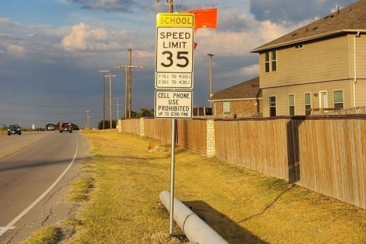 Photo of school zone sign on Limmer Loop