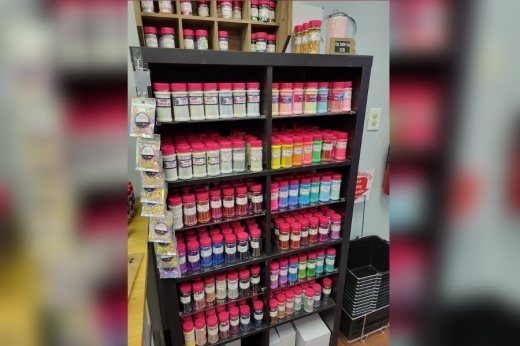 Direct Vinyl Supply provides glitter, tumblers and various vinyl appliques to the Cy-Fair area. (Courtesy Direct Vinyl Supply)