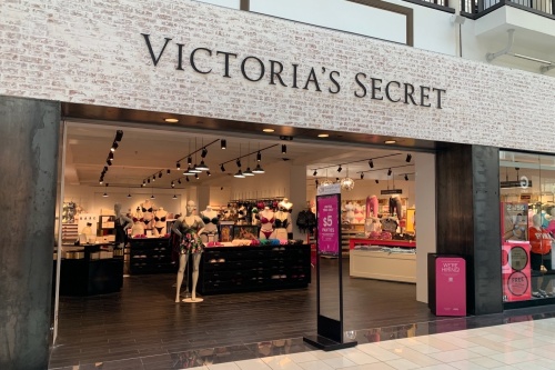 Victoria's Secret at Deerbrook Mall as temporarily relocated to another space in the mall while renovations are being completed at its original location. (Emily Lincke/Community Impact Newspaper)