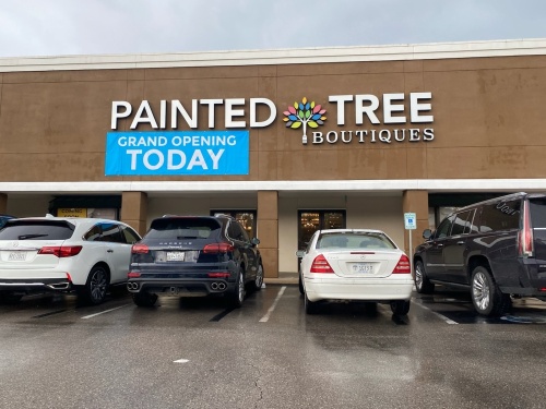 Painted Tree Boutiques celebrated the grand opening of its Kingwood location Aug. 27. (Wesley Gardner/Community Impact Newspaper)