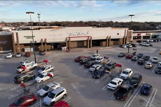 The Lake Highlands Village Shopping Center includes a Tom Thumb, Starbucks, PNC Bank, Zato Sushi and an Anytime Fitness, among other businesses ranging from medical offices to retail stores and service-oriented industries, such as a nail spa and a laundromat. (Courtesy JAH Realty)