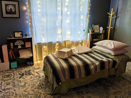 massage table