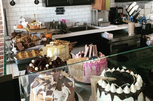 The business offers cakes make with homemade recipes, including traditional cakes, cheesecakes, cake bars and cabana pudding, a cake-based banana pudding. (Courtesy Eat Cake)