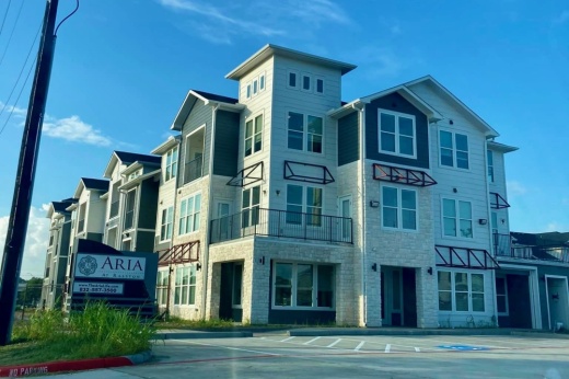 The 178-unit complex features one-, two- and three-bedroom apartments for rent that include microwaves, storage space, and washer and dryer connections. (Courtesy Aria at Ralston)