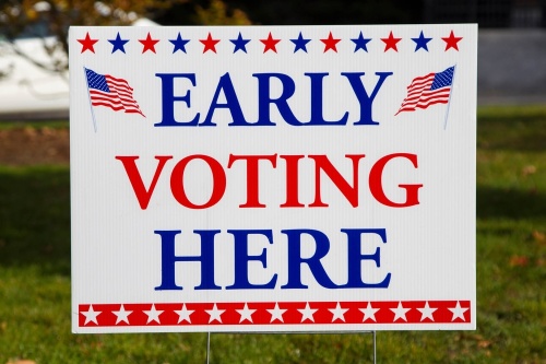This is a picture of a sign that says "early voting here."