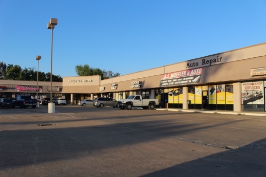 The shopping center at 11600 Jones Road, Houston, is deemed a Superfund site by the U.S. Environmental Protection Agency. (Danica Lloyd/Community Impact)
