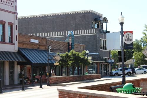 Businesses continue to open in Old Town Lewisville. (Destine Gibson/ Community Impact)