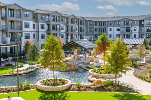Cadence Creek offers 189 two-bedroom apartment homes ranging in size from 678-1,252 square feet. (Courtesy Caldwell Communities)