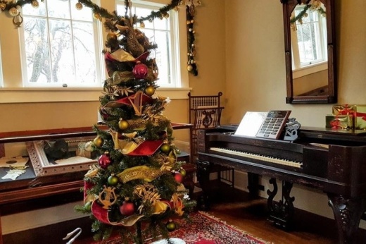 Attendees will visit six private residences in the area that are extensively decorated for the holiday season. (Courtesy Heritage Village at Chestnut Square)