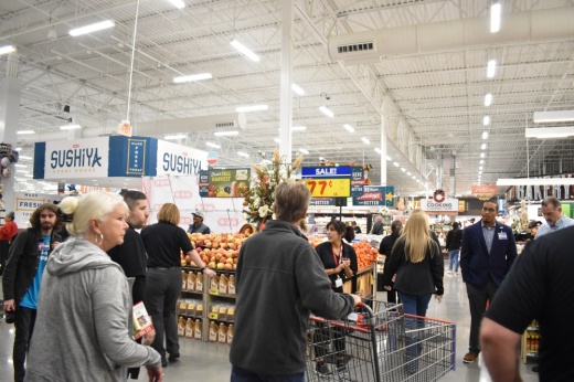 The long-awaited H-E-B opened early Nov. 2 to hundreds of shoppers in the city of Magnolia. (Lizzy Spangler/Community Impact)