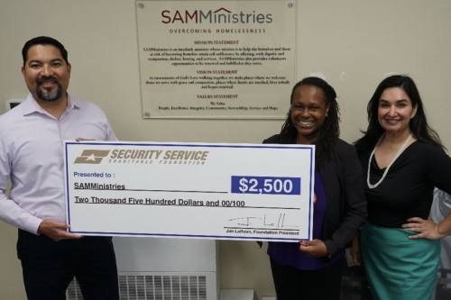 Julian Alanis (left), assistant vice president of insurance services for Security Service Federal Credit Union, presents SAMMinistries President and CEO Nikisha Baker (center) and Maliha Imami (right), SAMMinistries’s chief development and external relations officer, with a donation for $2,500, SSFCU announced Nov. 22. (Courtesy Security Service Federal Credit Union)