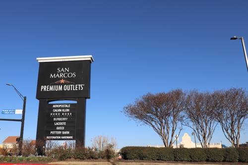 There will be an I-35 exit closure at the San Marcos Premium and Tanger Outlets this Black Friday. (Zara Flores/Community Impact)