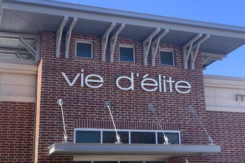 Vie D'Elite storefront.