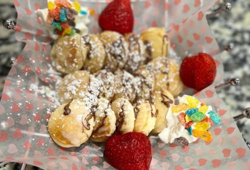 Mini pancakes decorated in an assortment of toppings is the specialty.