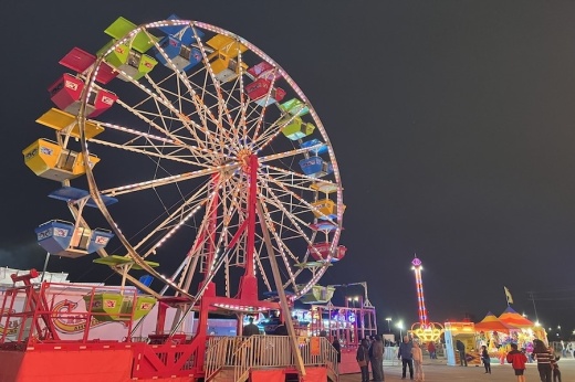 The carnival is full of rides for all ages, including a ferris wheel. (Zara Flores/Community Impact)