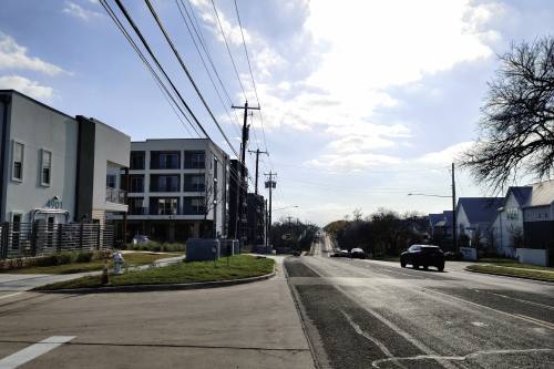 East Austin's Springdale Road is one of the dozens of stretches of roadway city officials have targeted for denser development. (Ben Thompson/Community Impact)