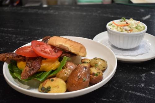 The bacon cheeseburger comes with roasted potatoes and coleslaw. (Lizzy Spangler/Community Impact)