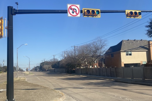 Traffic signal on Renner Road in Richardson