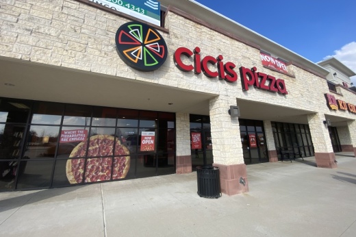 Cicis Pizza offers guests buffet-style pizza, pastas, salads and desserts. (Alex Reece/Community Impact)